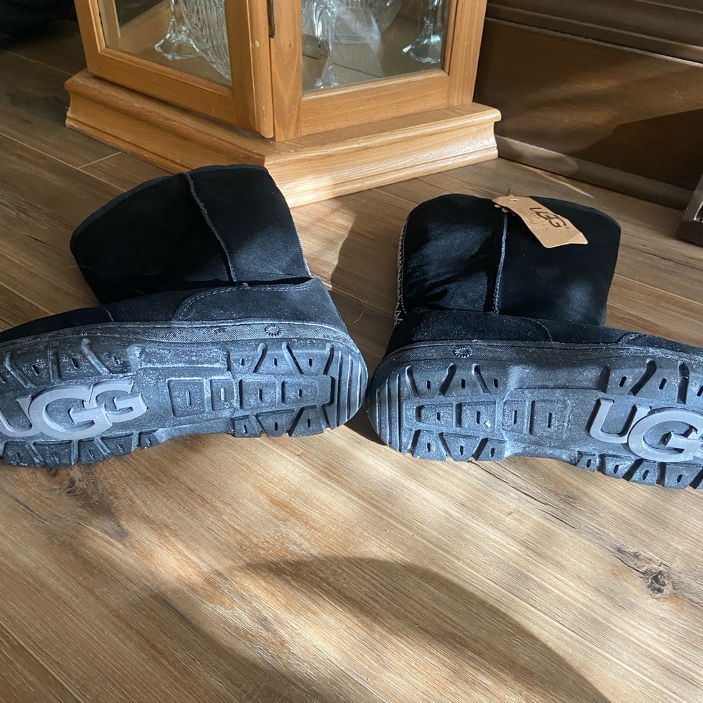Brand new no box uggs size 8